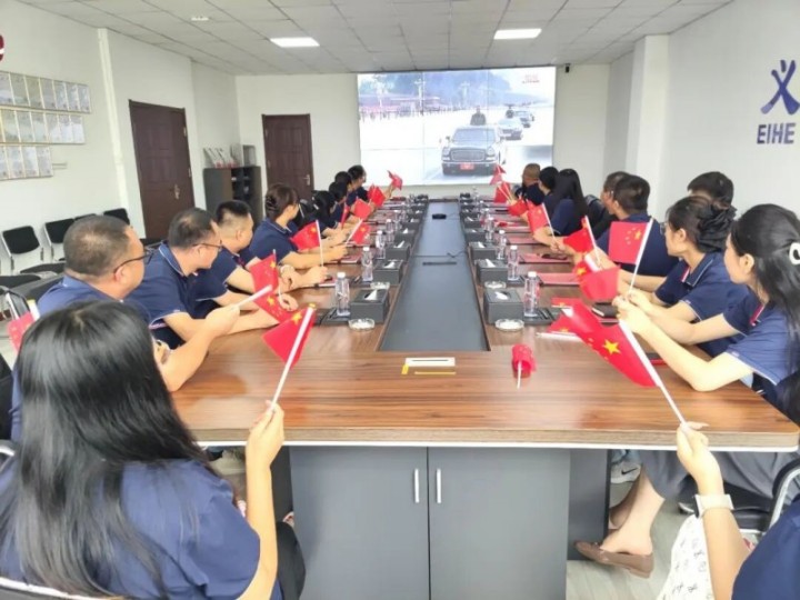 กลุ่มโครงสร้างเหล็ก EIHE จัดการรับชมการถ่ายทอดสดพิธีสวนสนามทหารครั้งที่ 93